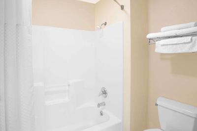 Days Inn by Wyndham Madison NE/Windsor