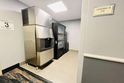 AmericInn by Wyndham Glendale/Milwaukee