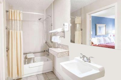 Days Inn by Wyndham Nashville N Opryland
