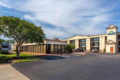 Days Inn by Wyndham Hampton Coliseum