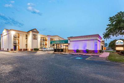 Days Inn by Wyndham Hampton Coliseum