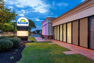 Days Inn by Wyndham Hampton Coliseum