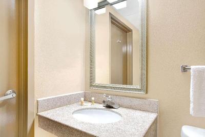 Days Inn by Wyndham Newport News City Ctr
