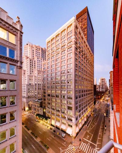 Hotel Giraffe by Library Hotel Collection