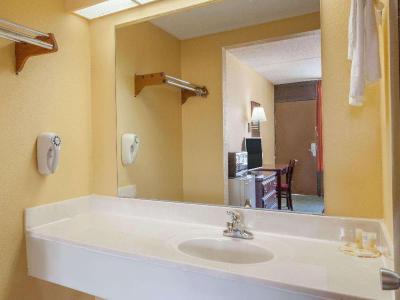 Days Inn by Wyndham BNA St Thomas W Hosp