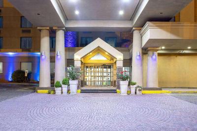 Days Hotel by Wyndham North Bergen/NYC Area