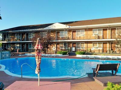 Budget Host East End Riverhead