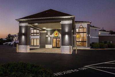 Super 8 by Wyndham Dickson