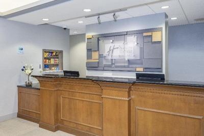 Holiday Inn Express & Suites Long Island-East End