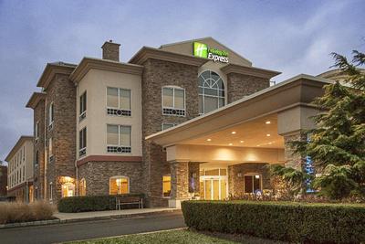 Holiday Inn Express & Suites Long Island-East End