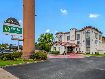 Ambassador Inn & Suites