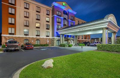 Holiday Inn Express & Suites Lebanon