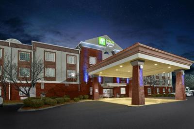 Holiday Inn Express & Suites Manchester Conference
