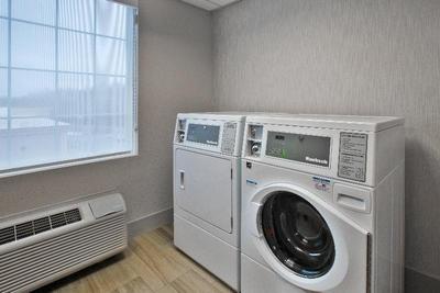Holiday Inn Express & Suites Manchester Conference