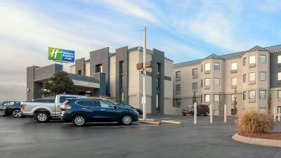 Holiday Inn Express & Suites Nashville I-40 & I- 2