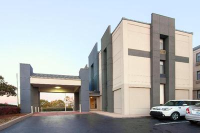 Holiday Inn Express & Suites Nashville I-40 & I- 2