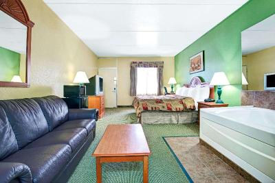 Super 8 By Wyndham Nashville Near Downtown / I 40