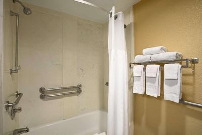 Days Inn by Wyndham Airport Nashville East