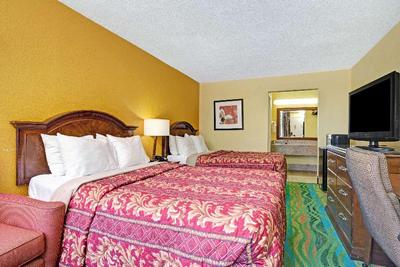 Days Inn by Wyndham Norfolk Military Circle