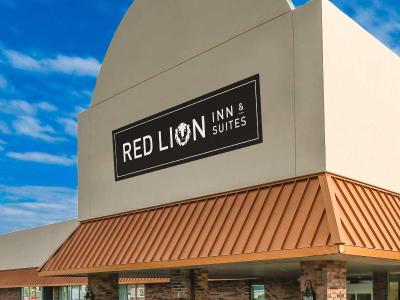 Howard Johnson&Suites by Wyndham Elk Grove Village
