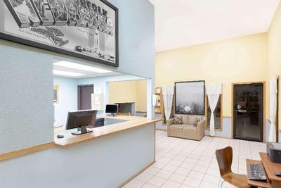 Super 8 by Wyndham Norfolk