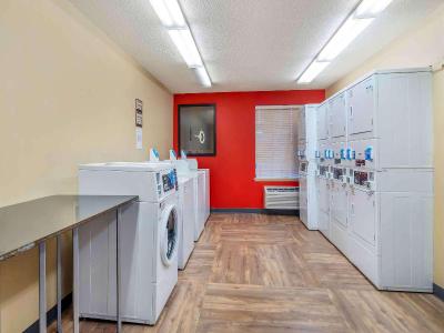 Extended Stay America - Chicago - Downers Grove