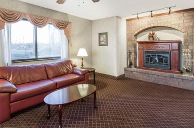 Super 8 by Wyndham Woodstock