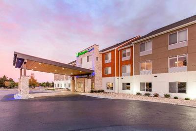 Holiday Inn Express & Suites Chicago West - St Cha
