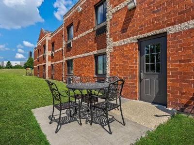 Super 8 by Wyndham Elgin
