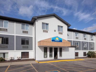 Super 8 by Wyndham Omaha/West Dodge