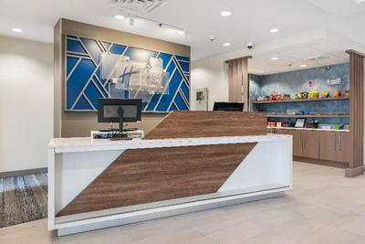 Holiday Inn Express Hotel & Suites Peru - Lasalle 
