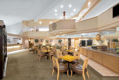 La Quinta Inn & Suites by Wyndham SLC - Layton