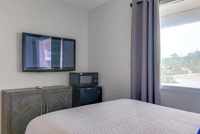 Bedtime Inn & Suites