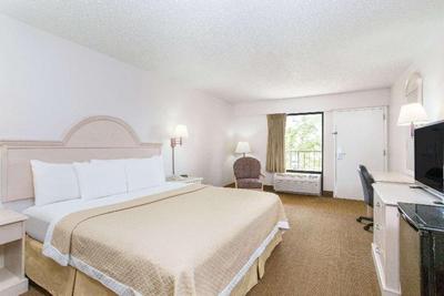 Days Inn & Suites by Wyndham Navarre Conf Center