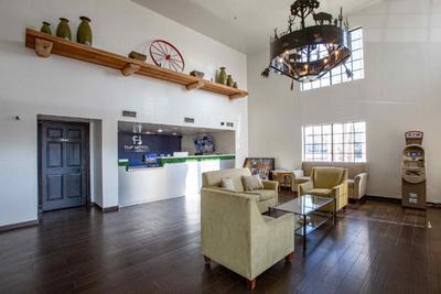 Hotel Serene Glendale Peoria Surestay Collection