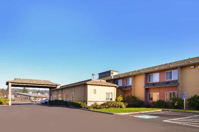 Travelodge Suites by Wyndham Newberg