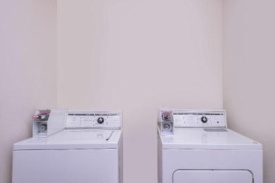 Travelodge Suites by Wyndham Newberg