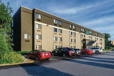 La Quinta Inn & Suites Warwick Providence Airport