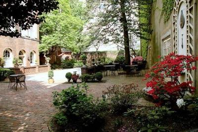 Morris House Hotel