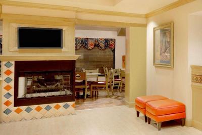 Days Inn & Suites by Wyndham Tempe