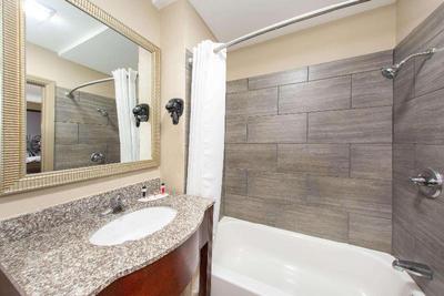 Super 8 by Wyndham Pensacola NAS Area