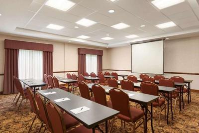 Country Inn & Suites by Radisson, Princeton, WV