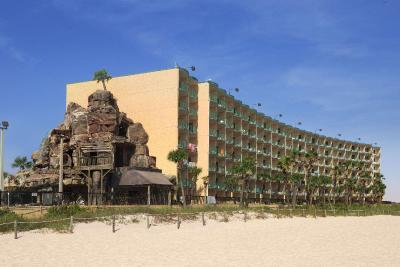 Days Inn by Wyndham Panama City Beach/Ocean Front