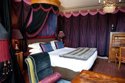 L Hotel