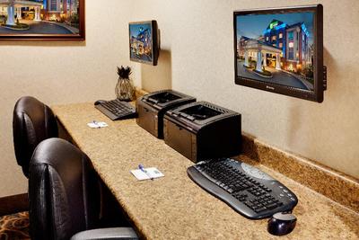 Holiday Inn Express Hotel & Suites Wareick-Provide