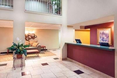 Super 8 by Wyndham Chandler Phoenix