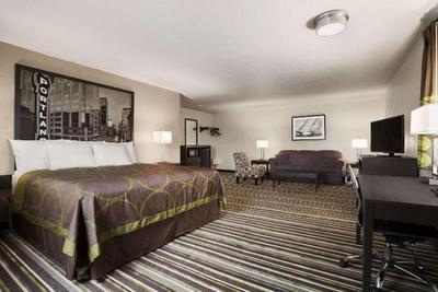 Super 8 by Wyndham Portland Airport
