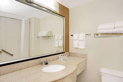 Wingate By Wyndham Raleigh Durham / Airport