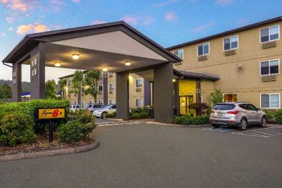 Super 8 by Wyndham Roseburg