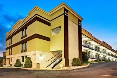 Super 8 by Wyndham Raleigh Downtown South